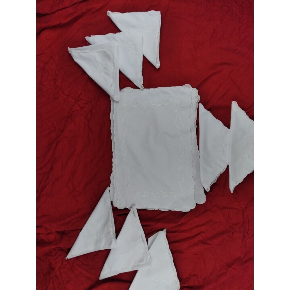 16 Pcs- Embroidered Floral off-white linen? 8 Placemats & 8 matching Napkins
